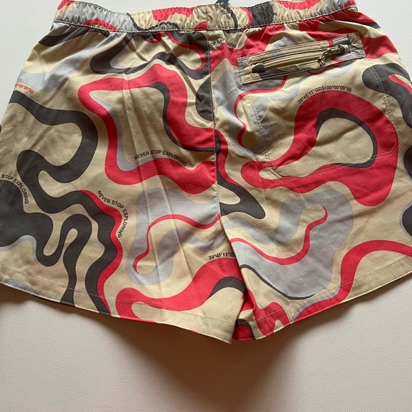 NWT The North Face Women's Patterned Shorts - Red and Gray Size Large No Liner🔥 - Picture 6 of 8
